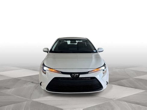 Used 2025 Toyota Corolla LE FWD image 3