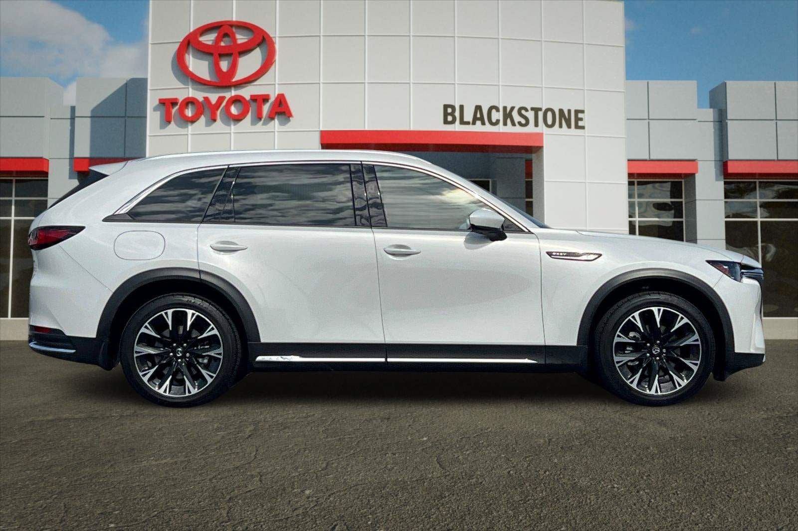 Used 2024 MAZDA CX-90 Plug-In Hybrid w/ Premium Pkg AWD/4WD image 2