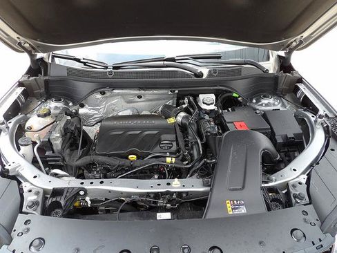 Certified 2024 Chevrolet Trax RS w/ Sunroof Package FWD image 38