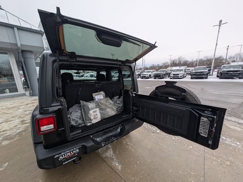 Used 2018 Jeep Wrangler Sport S image 12