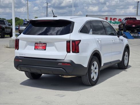 Used 2023 Kia Sorento LX FWD image 7