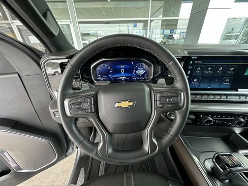 Used 2025 Chevrolet Silverado 1500 High Country AWD/4WD image 12