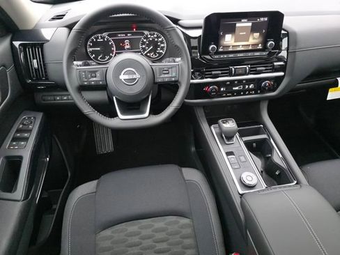 New 2025 Nissan Pathfinder SV w/ SV Premium Package image 3