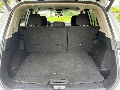 Used 2025 Nissan Rogue SV FWD image 33