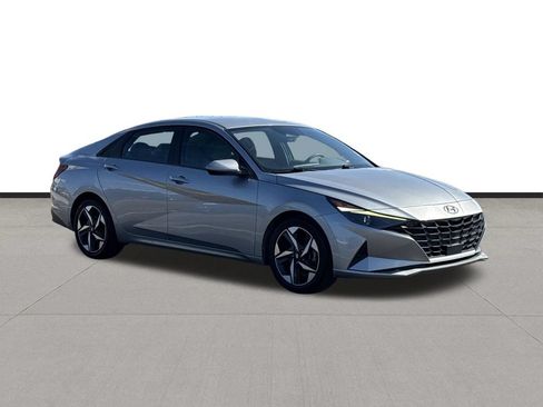 Used 2023 Hyundai Elantra SEL w/ Convenience Package FWD image 3