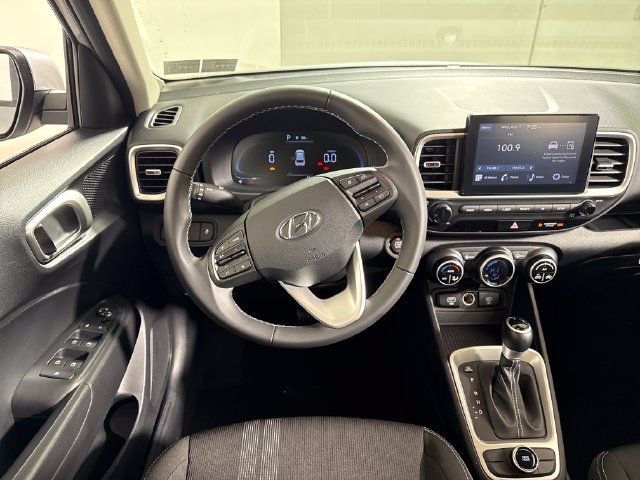 Used 2024 Hyundai Venue SEL FWD image 23
