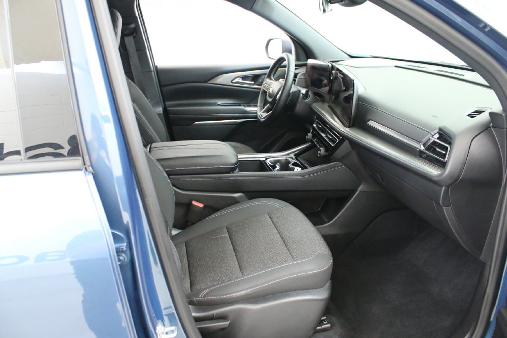 Certified 2026 Chevrolet Traverse LT FWD image 31