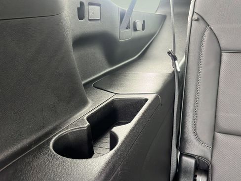 Used 2024 GMC Yukon XL Denali image 31