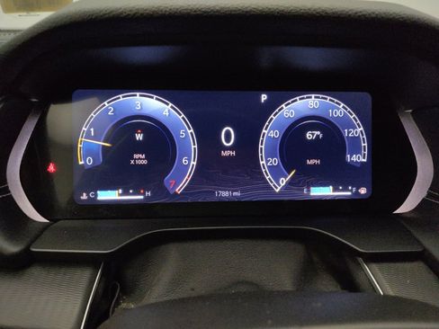 Used 2023 Jeep Grand Cherokee Laredo AWD/4WD image 23