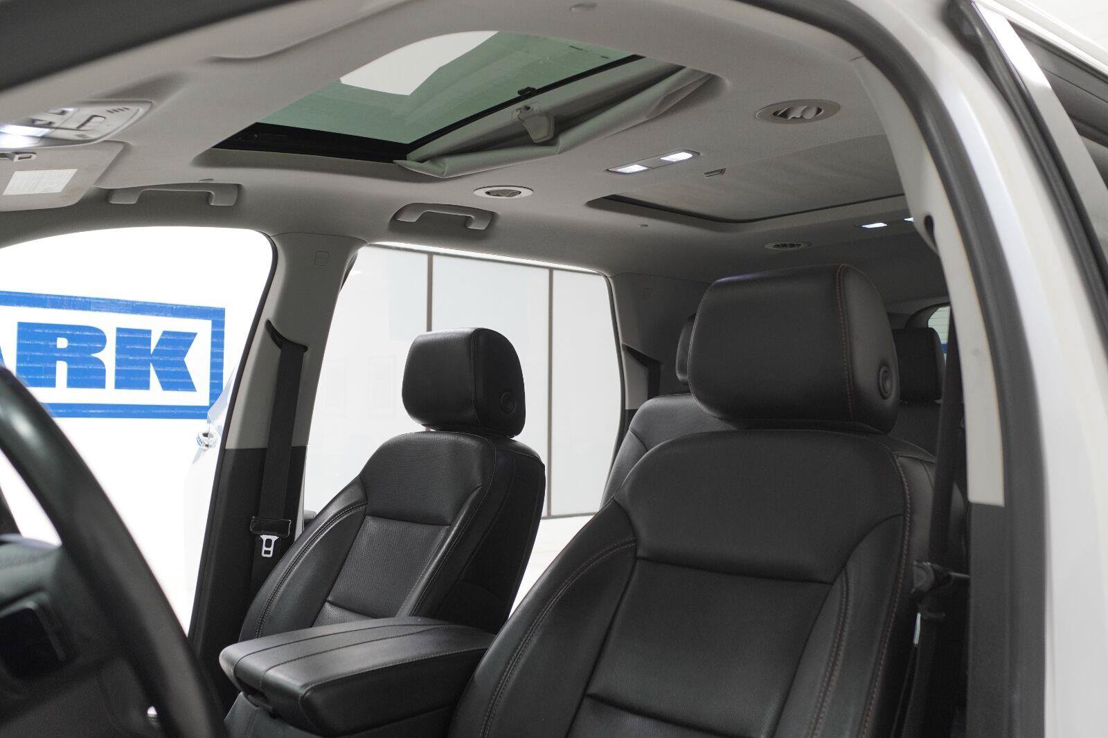 Used 2018 Chevrolet Traverse Premier w/ Driver Confidence II Package FWD image 7