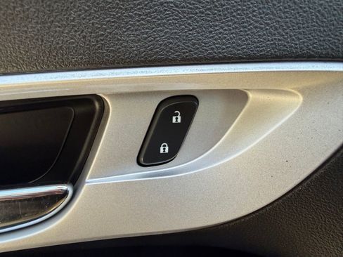 Used 2015 Chevrolet Equinox LT image 16