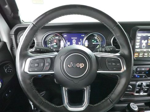 Used 2022 Jeep Wrangler Unlimited Sahara w/ Cold Weather Group AWD/4WD image 12