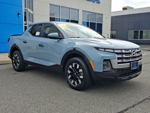 Used 2025 Hyundai Santa Cruz SE AWD/4WD image 3