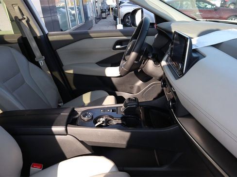 Used 2024 Nissan Rogue SV w/ SV Premium Package image 23