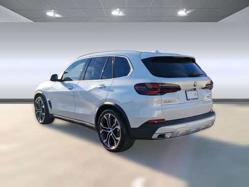 Used 2026 BMW X5 xDrive50e w/ Climate Comfort Package AWD/4WD image 3