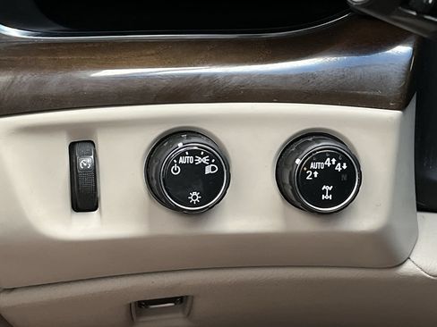 Used 2018 Cadillac Escalade ESV Premium Luxury AWD/4WD image 19