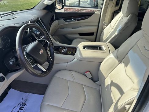 Used 2016 Cadillac Escalade ESV Luxury image 23
