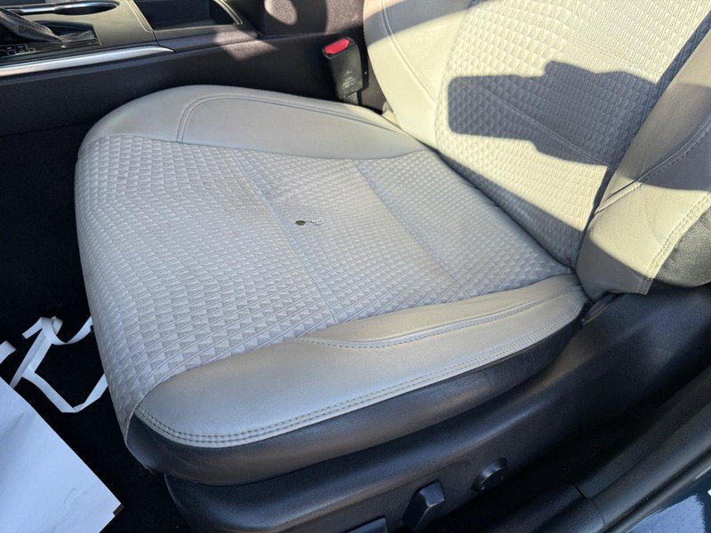 Used 2015 Toyota Camry SE FWD image 17