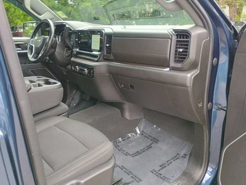 Used 2022 Chevrolet Silverado 1500 LT AWD/4WD image 13