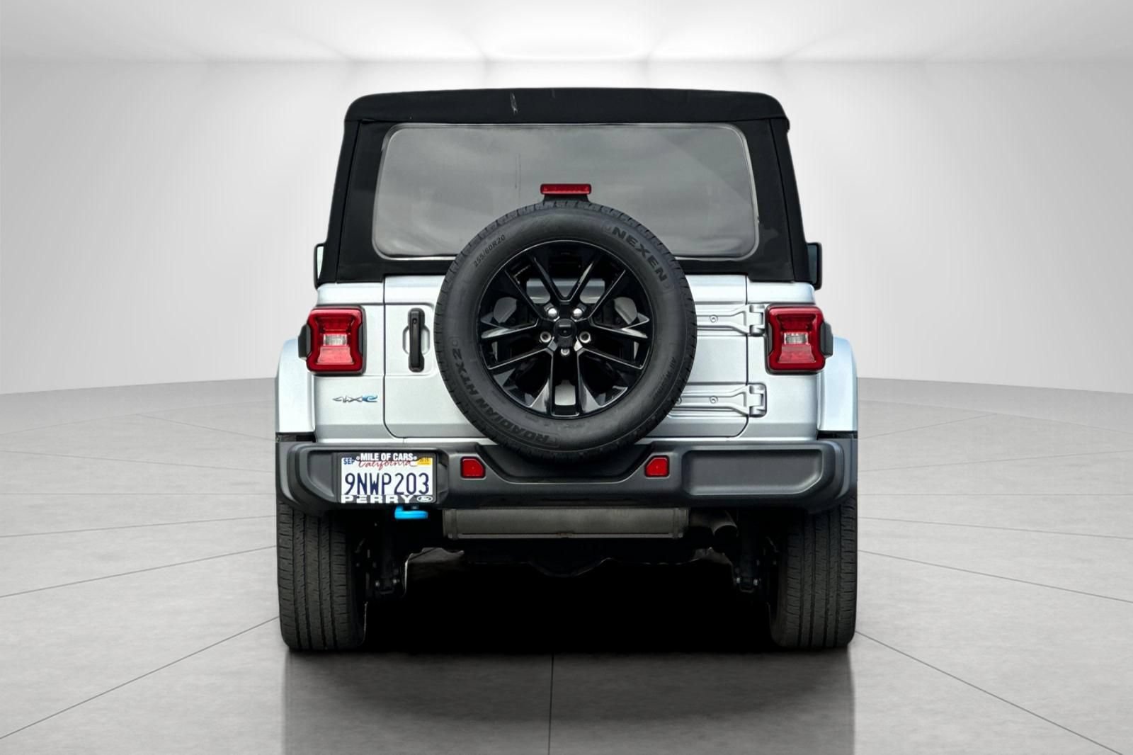Used 2024 Jeep Wrangler Unlimited Sahara AWD/4WD image 4