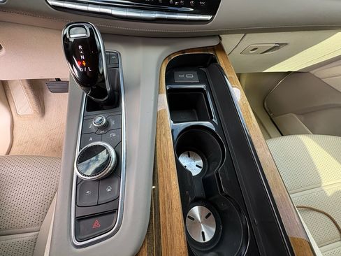 Used 2021 Cadillac Escalade ESV Premium Luxury Platinum AWD/4WD image 16