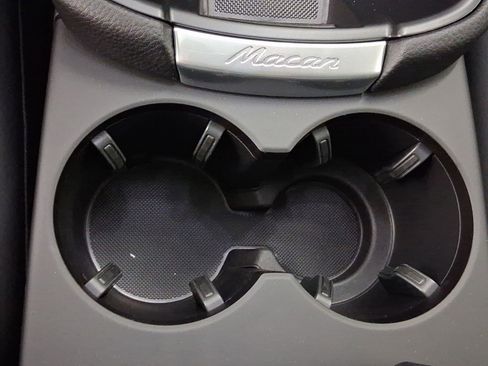 Used 2025 Porsche Macan image 33