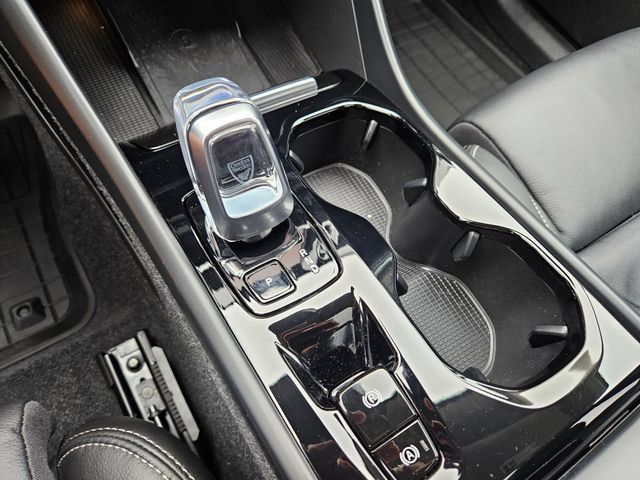 Used 2024 Volvo XC40 B5 Ultimate w/ Protection Package Premier AWD/4WD image 28