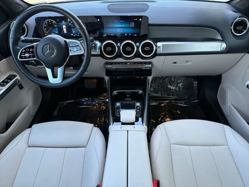 Used 2022 Mercedes-Benz GLB 250 image 17