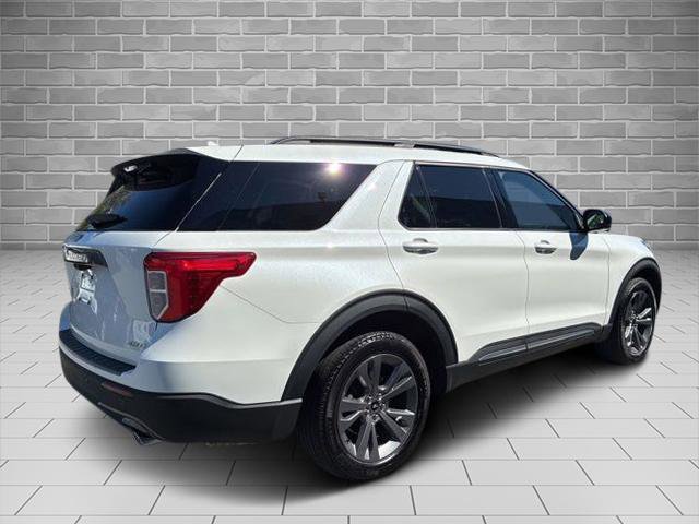 Certified 2023 Ford Explorer XLT w/ Equipment Group 202A AWD/4WD image 3