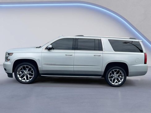 Used 2020 Chevrolet Suburban Premier AWD/4WD image 3