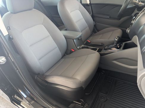 Used 2017 Kia Forte LX image 12