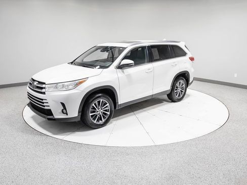 Used 2019 Toyota Highlander XLE image 39