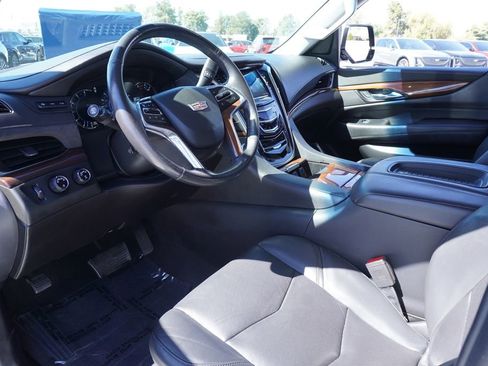 Used 2020 Cadillac Escalade Luxury image 18