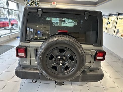 Used 2018 Jeep Wrangler Sport image 5
