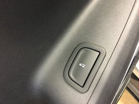 Used 2024 Chevrolet Traverse RS w/ LPO, Floor Liner Package image 38