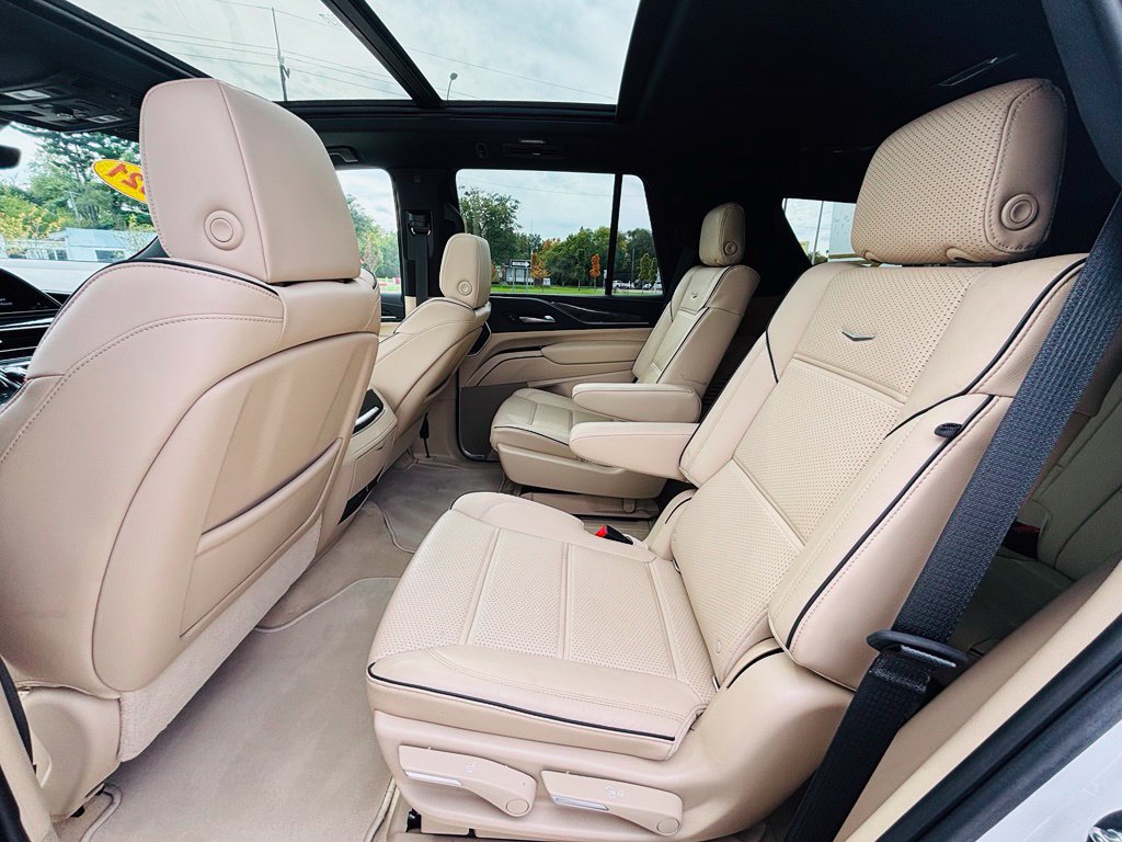 Used 2021 Cadillac Escalade Premium Luxury AWD/4WD image 35