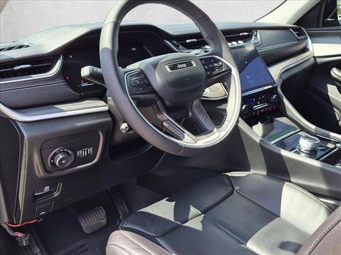 Used 2023 Jeep Grand Cherokee L Limited w/ Luxury Tech Group II AWD/4WD image 9