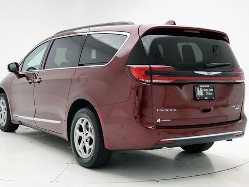 Used 2022 Chrysler Pacifica Limited AWD/4WD image 7