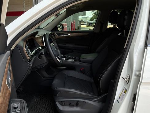 Used 2024 Volkswagen Atlas SE FWD image 10