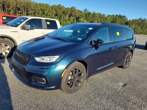 Used 2023 Chrysler Pacifica Limited w/ Uconnect Theater Family Group FWD image 1