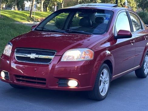 Used 2011 Chevrolet Aveo LT image 2