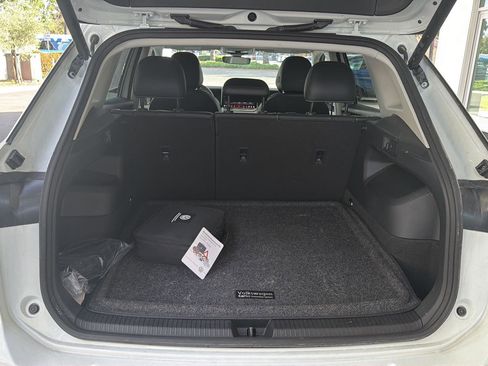 Certified 2025 Volkswagen Tiguan SE w/ Panoramic Sunroof Package image 13