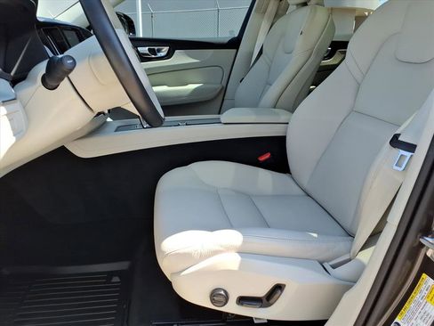 Used 2024 Volvo XC60 B5 Plus w/ Protection Package Premier image 17