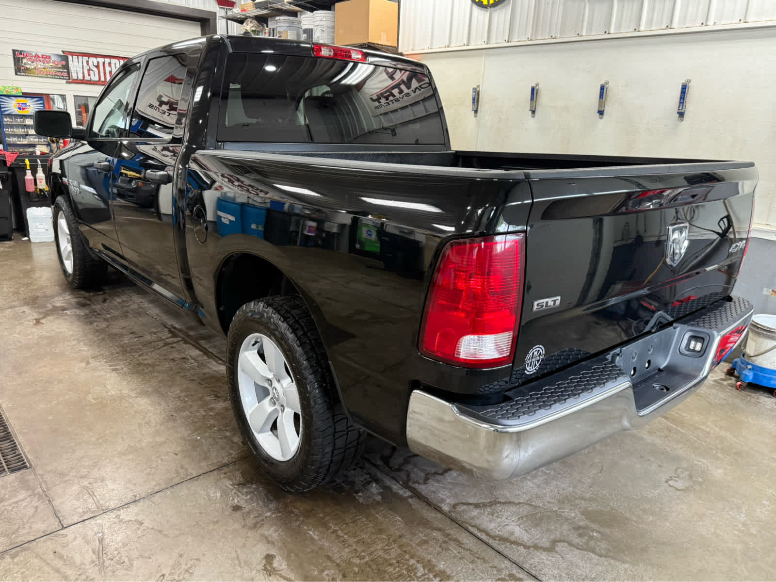 Used 2023 RAM 1500 Classic SLT AWD/4WD image 8
