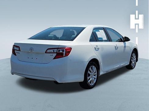 Used 2014 Toyota Camry LE FWD image 4