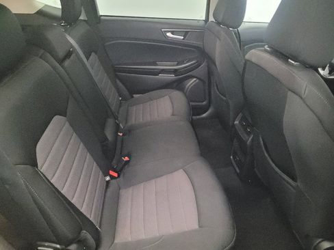 Used 2020 Ford Edge SE image 19
