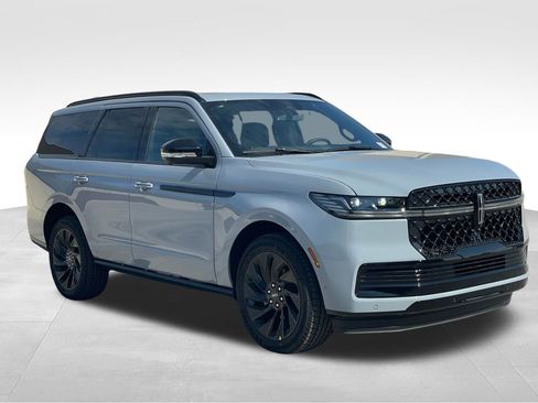 New 2025 Lincoln Navigator Reserve w/ Jet Appearance Package image 7