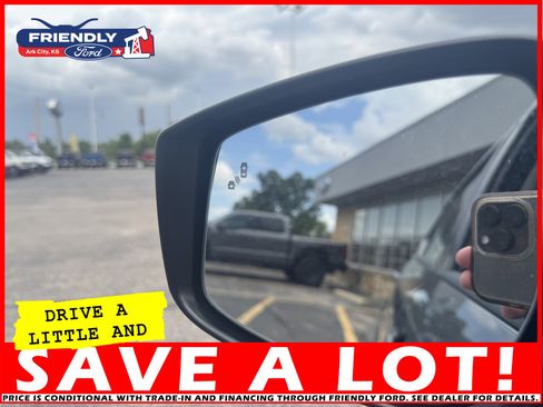 Used 2023 Nissan Versa SV image 29