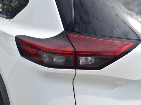 Used 2021 Nissan Rogue SV w/ Premium Package FWD image 7