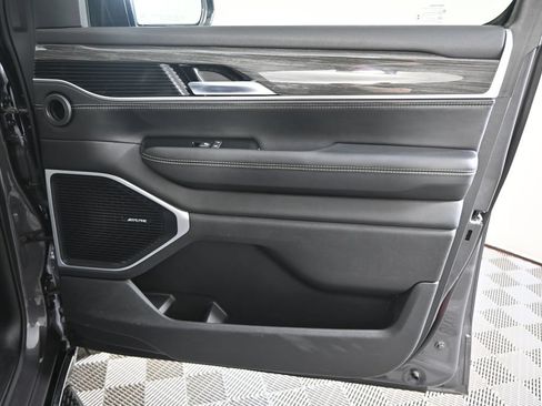 Used 2022 Jeep Wagoneer Series II AWD/4WD image 12